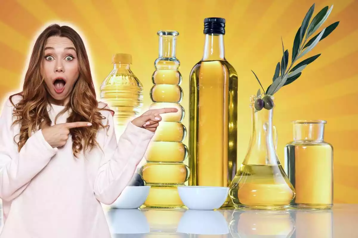 Mujer sorprendida señalando la imagen de detrás (conjunto de botellas repletas de aceite de oliva)