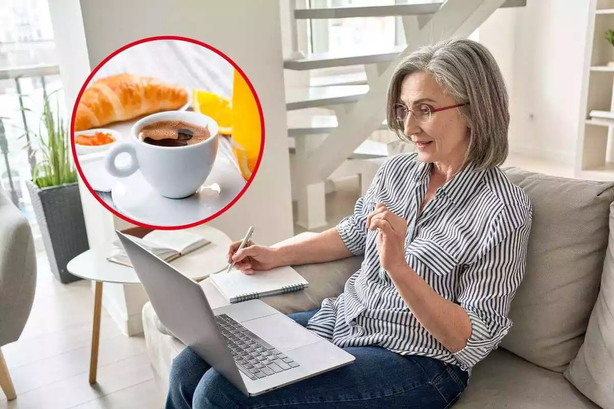 Mujer sentada en el sofá con un portátil y una foto destacada a la izquierda de un café con un crusán